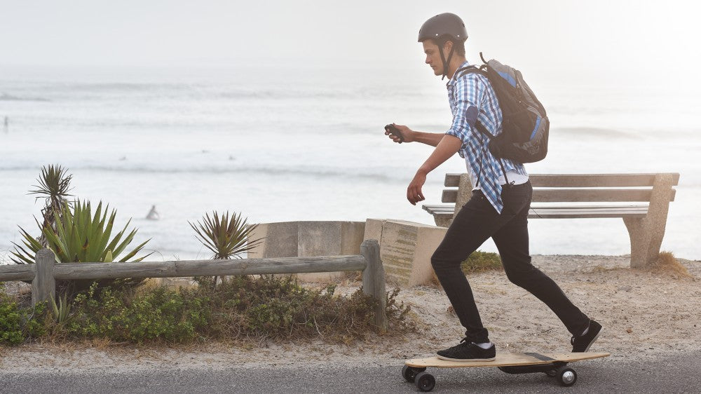 Beginner electric skateboarder tutorial 5 minutes: Acceleration, braking and turning.